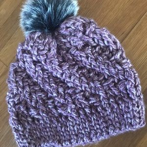 WOMENS CROCHET HNDMD LILAC BEANIE, BLK WHT TIP POM